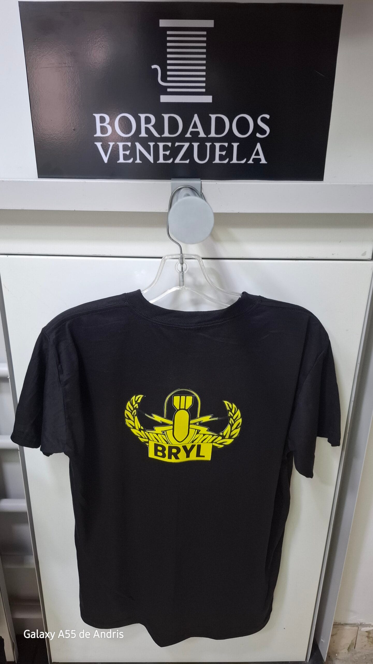 Bordado de alta definición en franelas corporativas