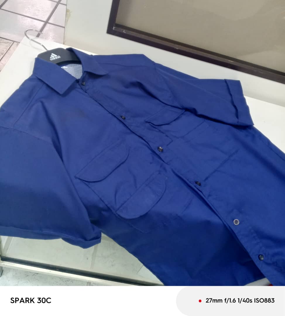 Entalle perfecto en camisas clásicas de trabajo