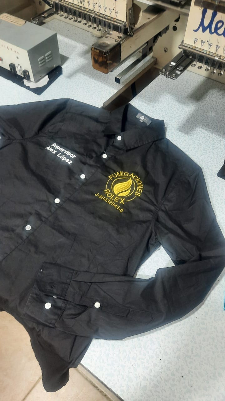 Camisa Columbia de alta resistencia con logo corporativo