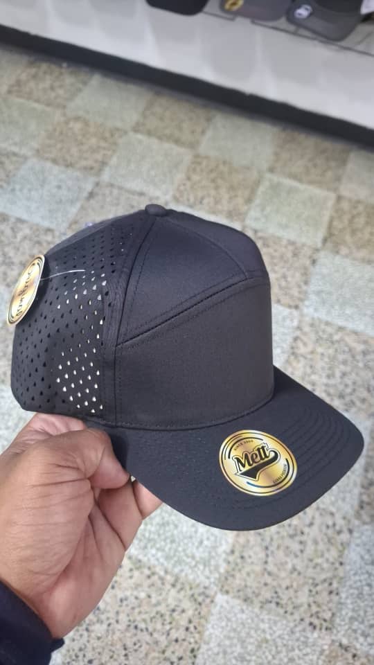 Identidad corporativa gorras bordadas