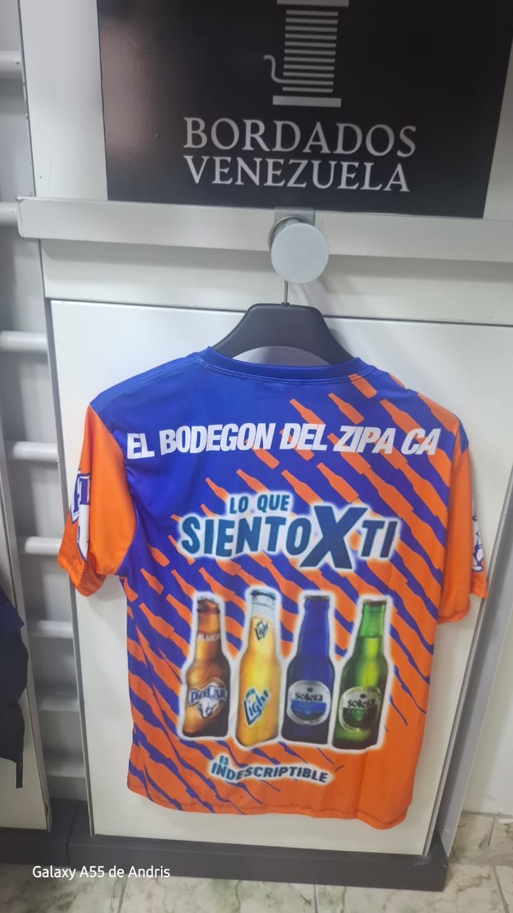 Diseño de uniformes full print colores vibrantes