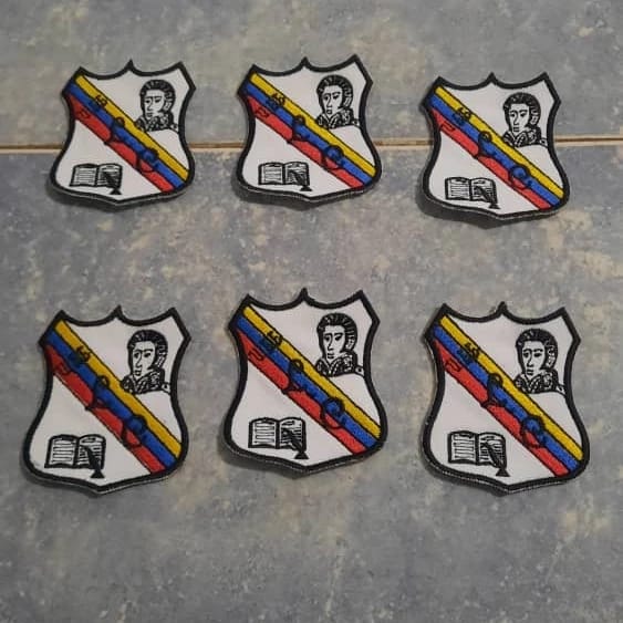 Insignias escolares y empresariales personalizadas