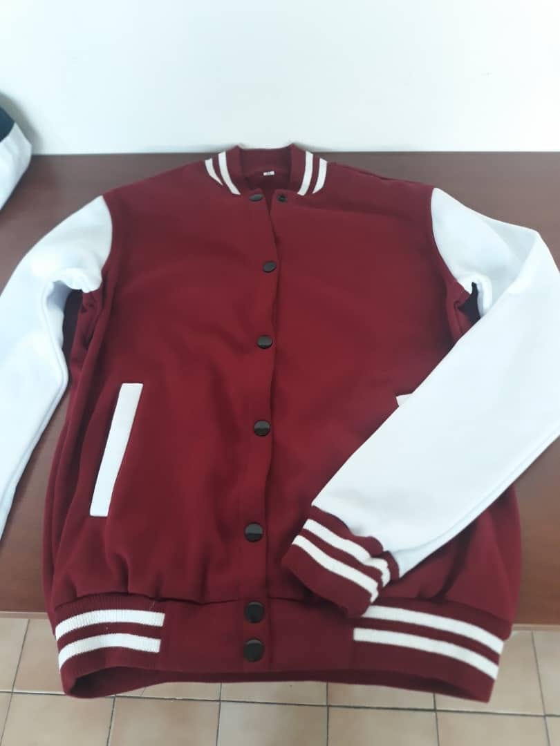 Chaquetas de trabajo resistentes al clima bordadas