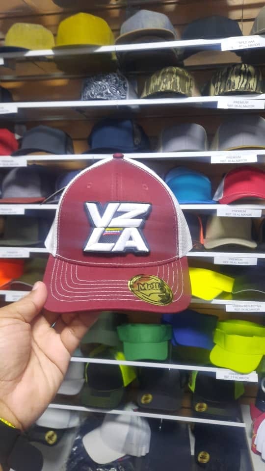 Servicio de bordado de logos gorras de calidad